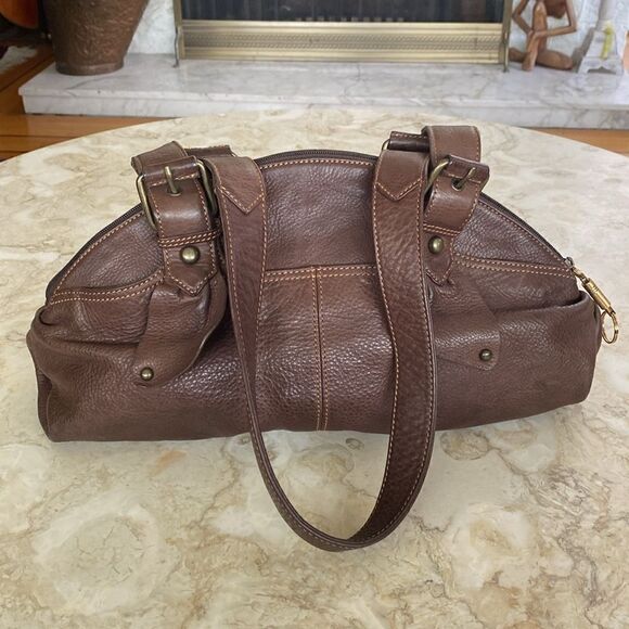 High Fashion Canada Leather Shoulder Bag - Picture 3 of 15
